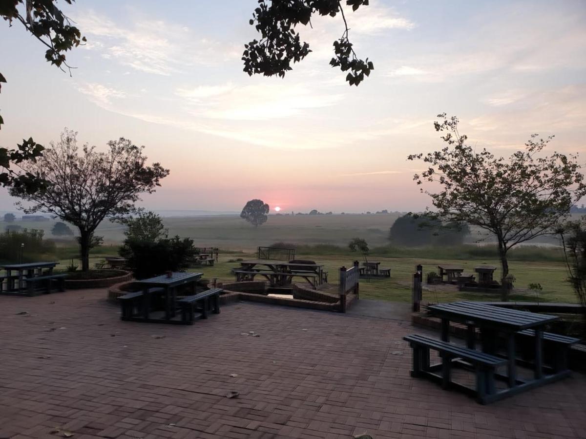 Hotel 4 Seasons Country Club Bronkhorstspruit Exterior foto